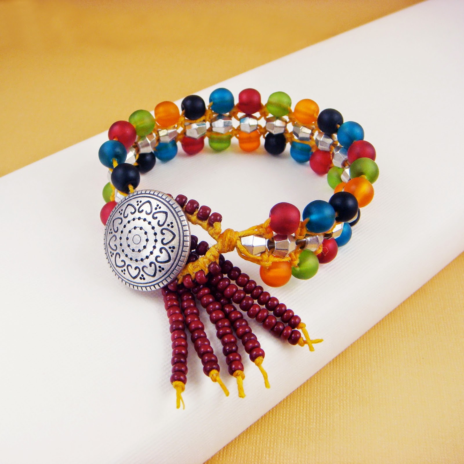 http://www.bostonbeadcompany.com/collections/classes/products/spice-trader-macrame-bracelet-by-erin-siegel