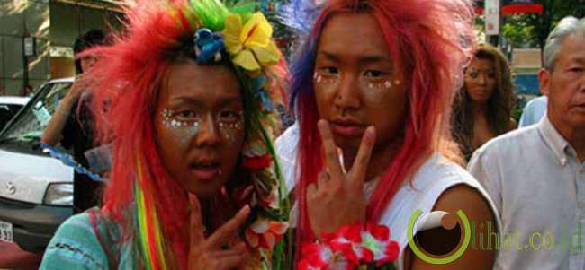 Para Cowok Juga Bisa Bergaya Ala Ganguro Para Cowok Juga Bisa Bergaya Ala Ganguro