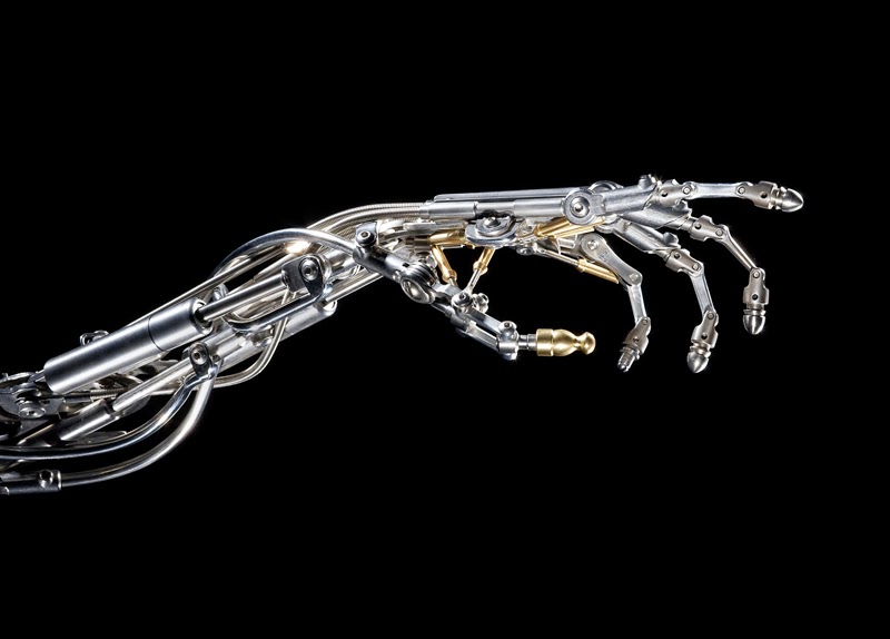 05-Biomechanical-Arm-Christopher-Conte-Beauty-in-Biomechanical-Sculptures-www-designstack-co