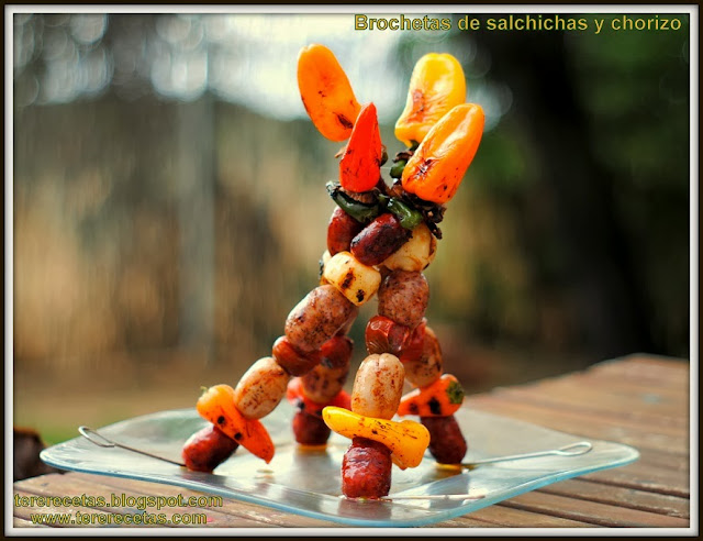
brocheta De Salchichas Y Chorizo.
