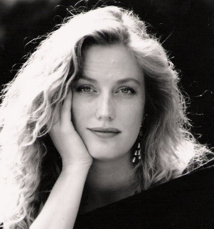 Donna Deussen live in Glendale