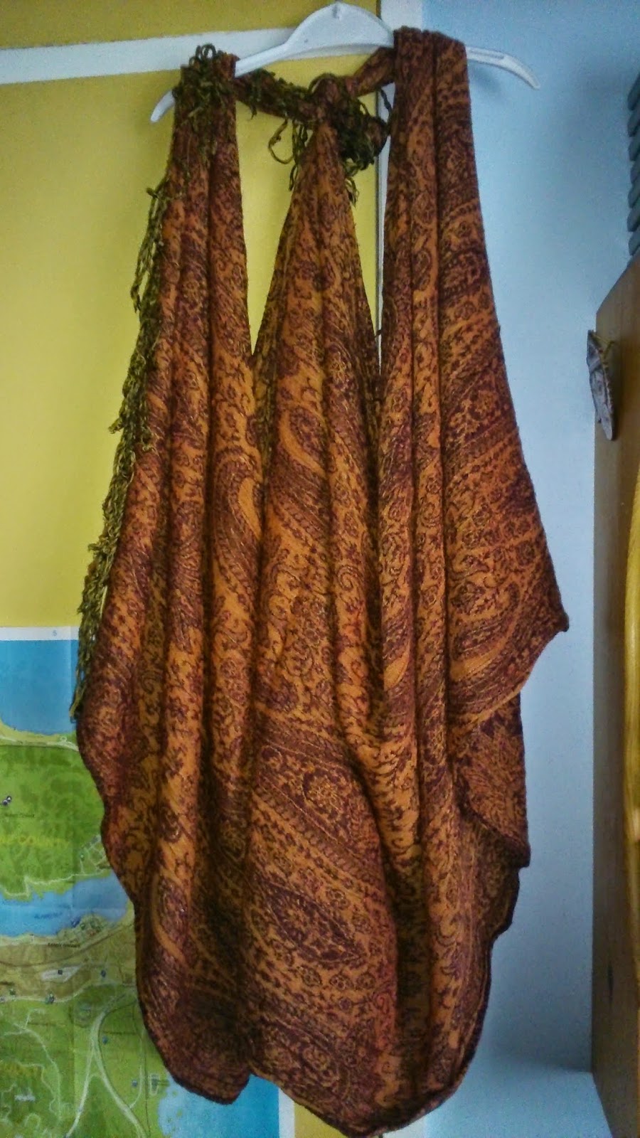 The Natural Woman Turn a scarf into a cardigan