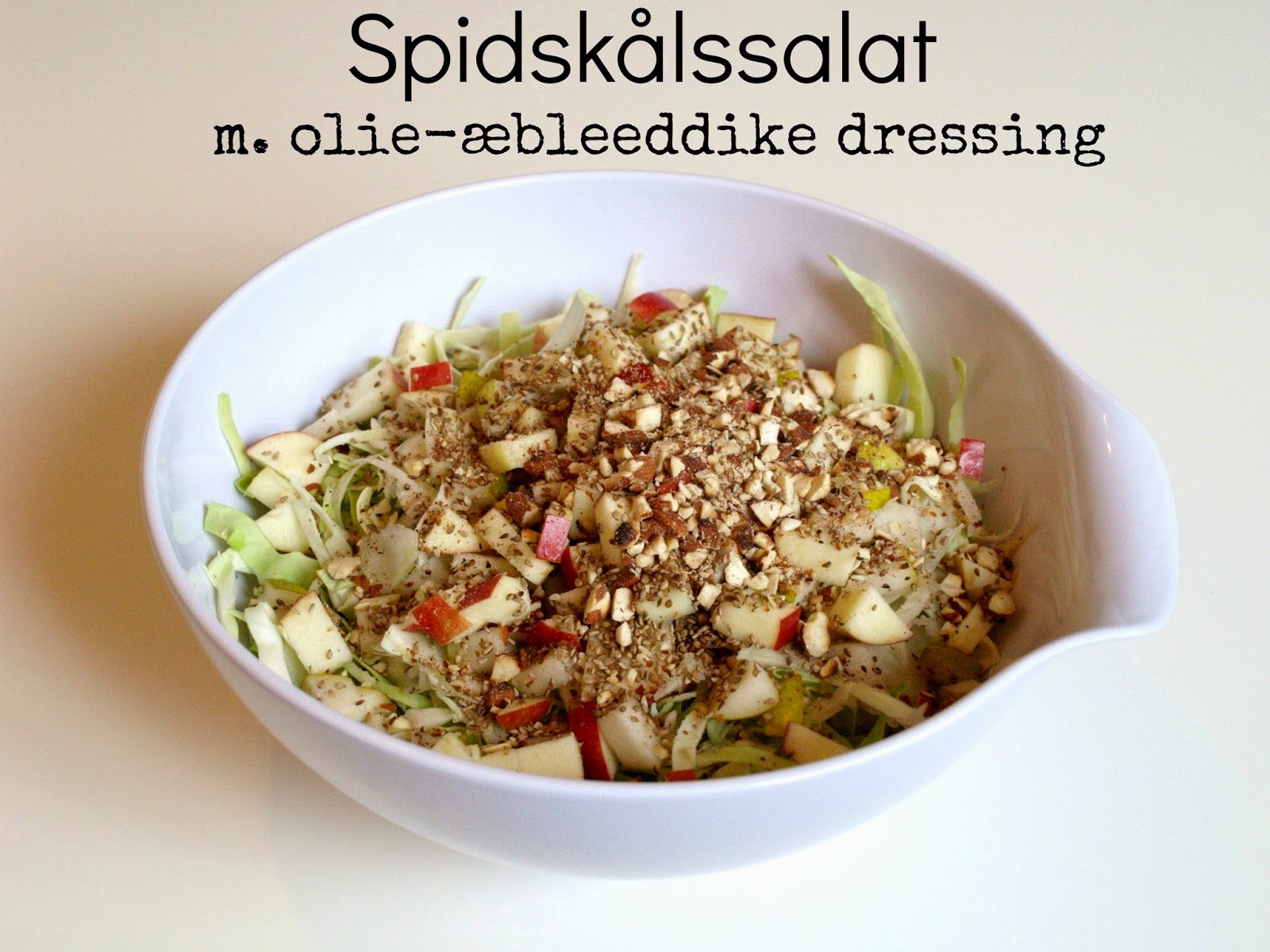 MTOTFLS Opskrift Spidskålssalat med olieæbleeddike dressing