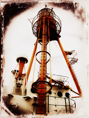 Duplex 375mm electric lens lantern mounted above gallery on foremast of Lightship Nantucket WLV 613 Duplex 375mm electric lens lantern mounted above gallery on foremast of Lightship Nantucket WLV 613