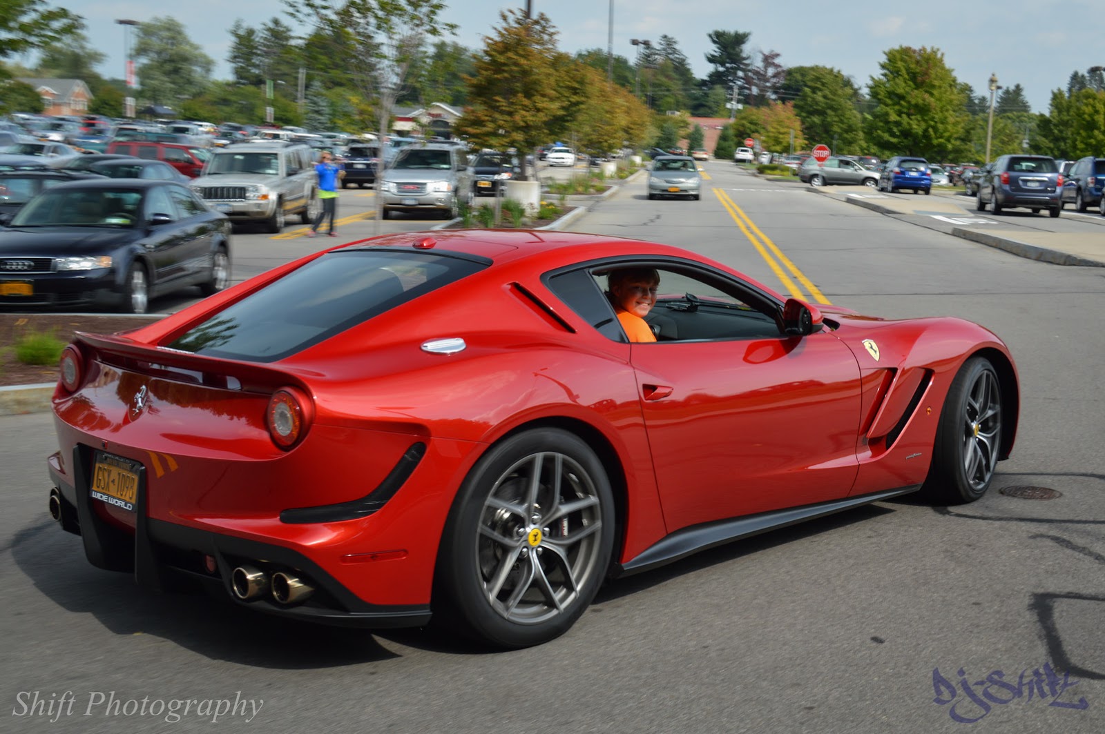 [http://1.bp.blogspot.com/-OTCD84oVdoc/VIBjrgzzTVI/AAAAAAAAeXE/9sJPbC05glI/s1600/Ferrari-SP-America-4.jpg]