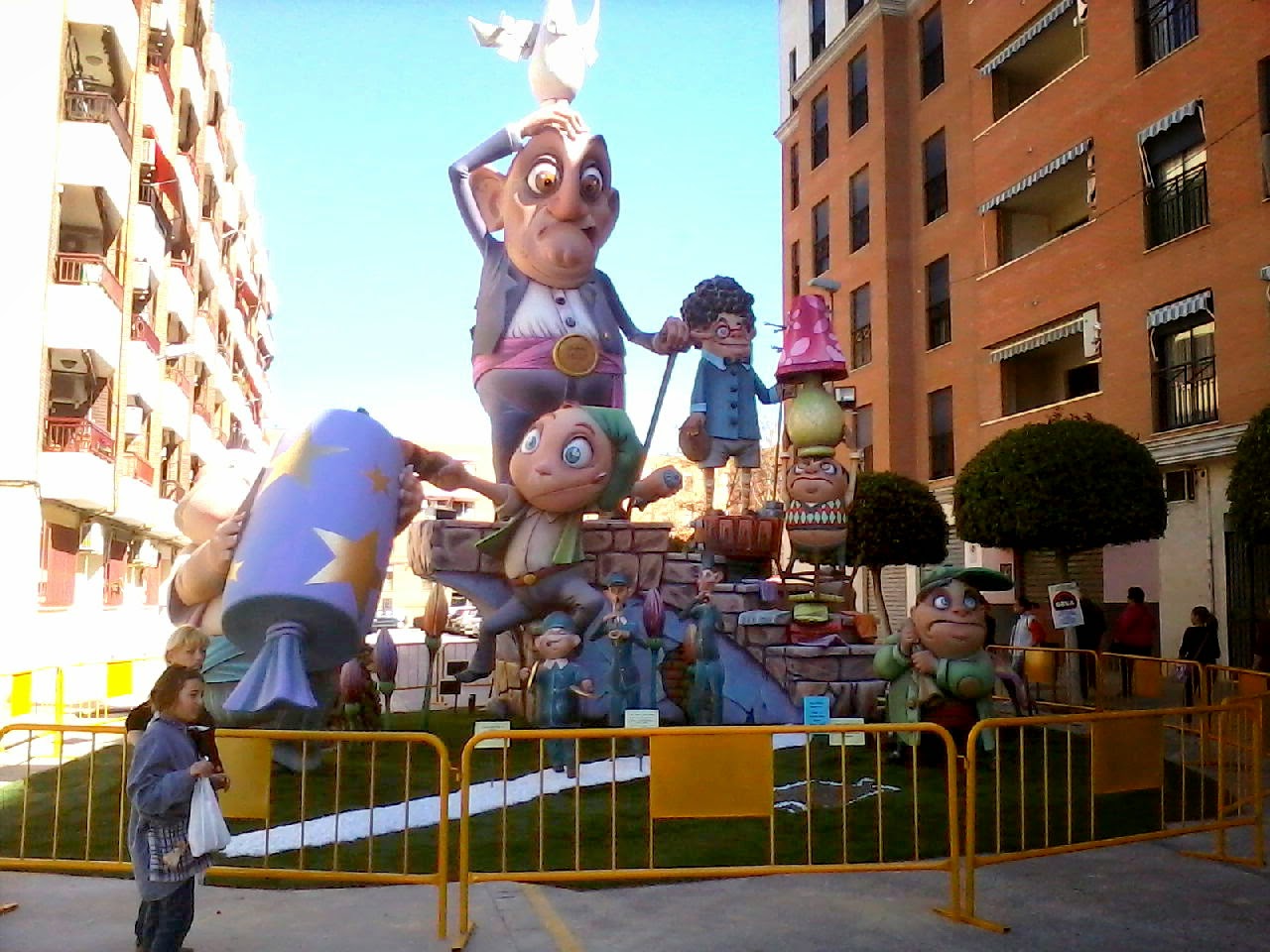 PREMIOS CON POLEMICA EN LAS FALLAS DE ALAQUÁS , DOS JURADOS , DOS