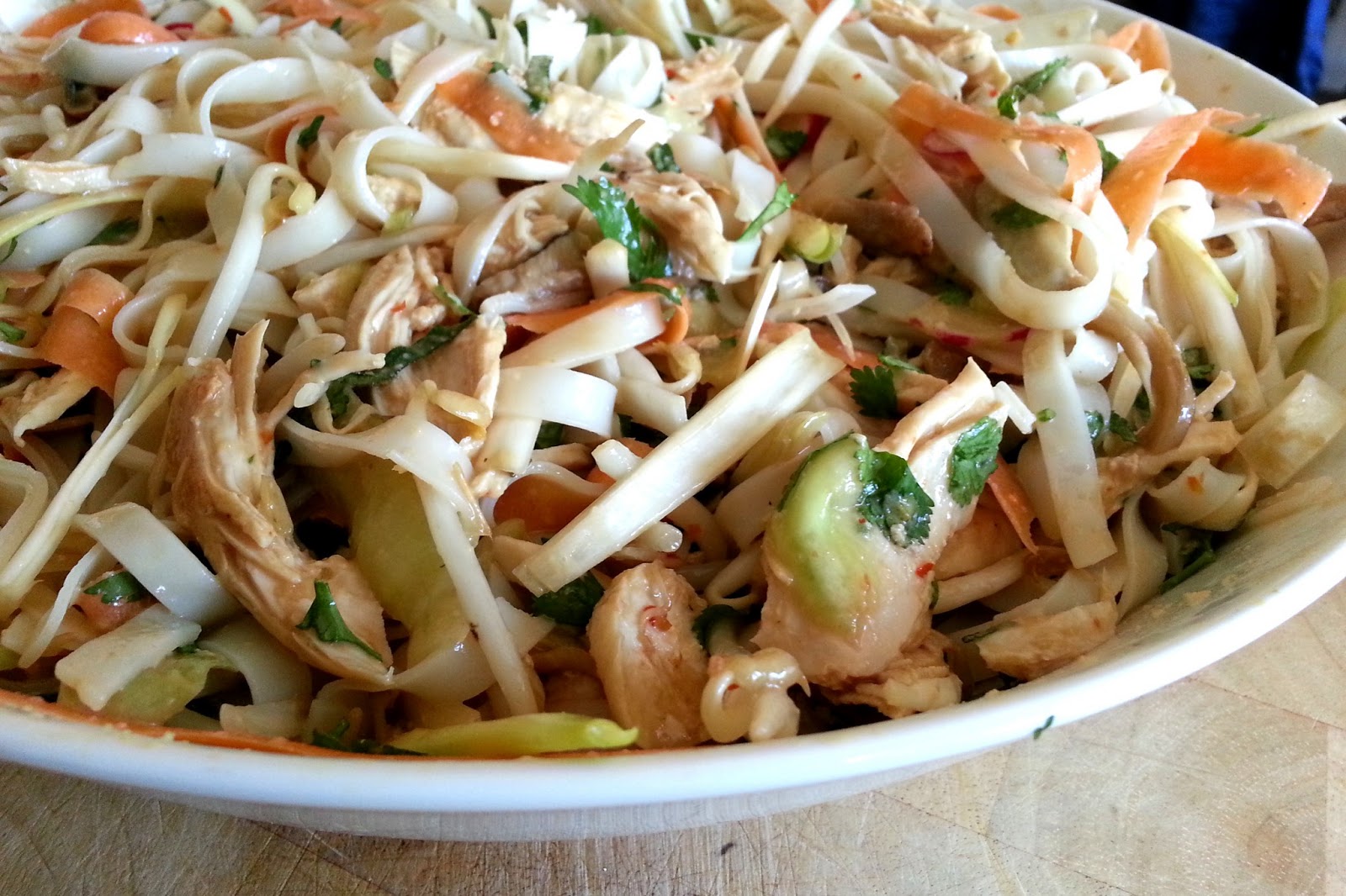 Slimming World Delights Bang Bang Chicken Noodle Salad