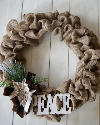 http://www.thelifeofacraftcrazedmom.com/2013/11/holiday-burlap-wreath.html