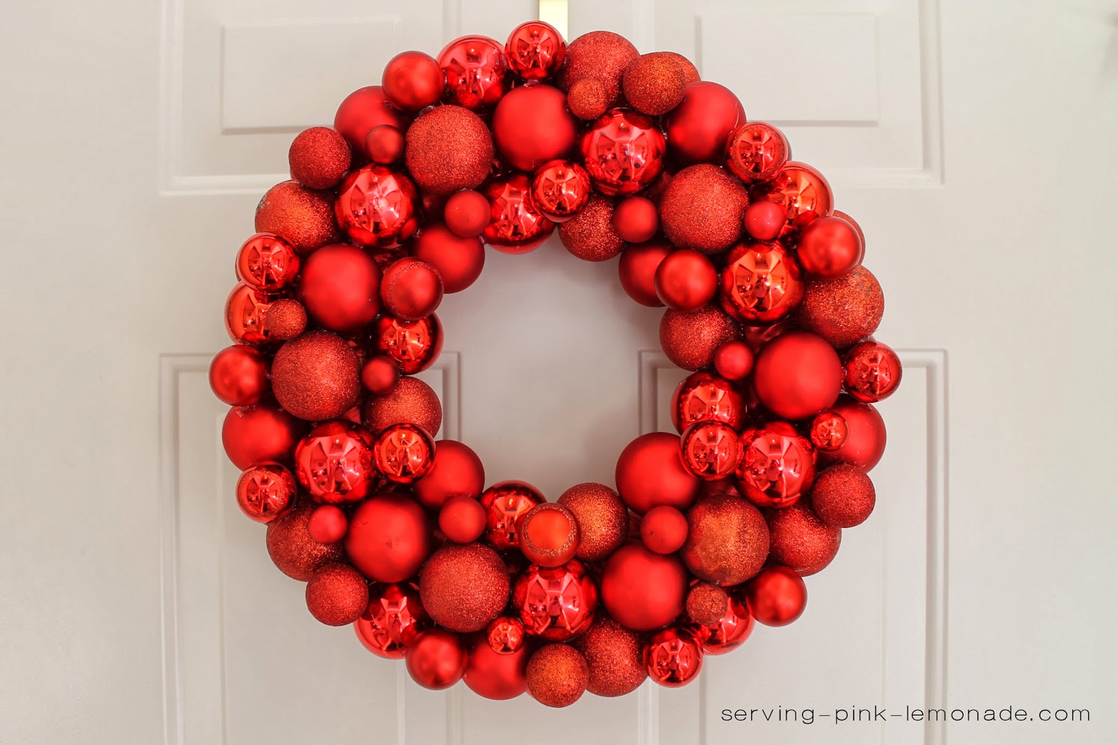 Serving Pink Lemonade: Christmas Ornament Wreath