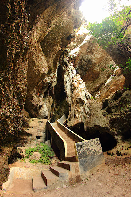 gua batu cermin