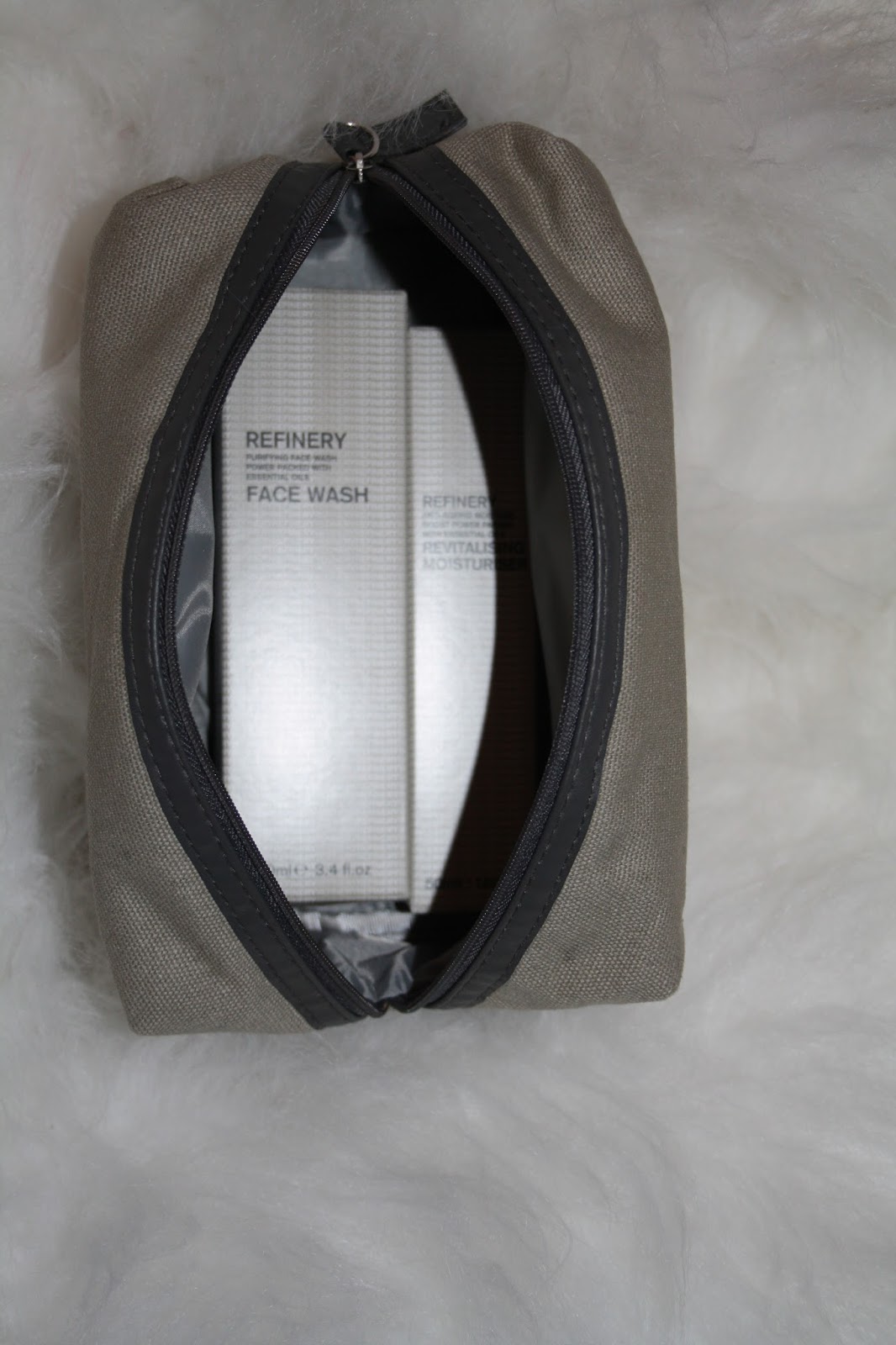 Beautykinguk: Christmas Gift Ideas for Him #3 - Aromatherapy Associates Refinery Shaving Essentials