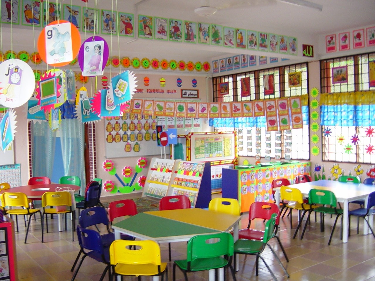 gambar mengajar di luar ruangan