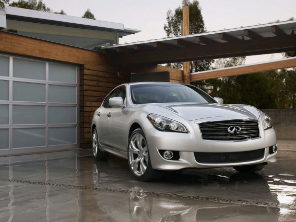 http://1.bp.blogspot.com/-OcK-udIFq3o/TfEdyKf1FAI/AAAAAAAAA7Y/hh9naMbsvGM/s1600/2011-Infiniti-M-M37-Front-Angle-View-588x441.jpg