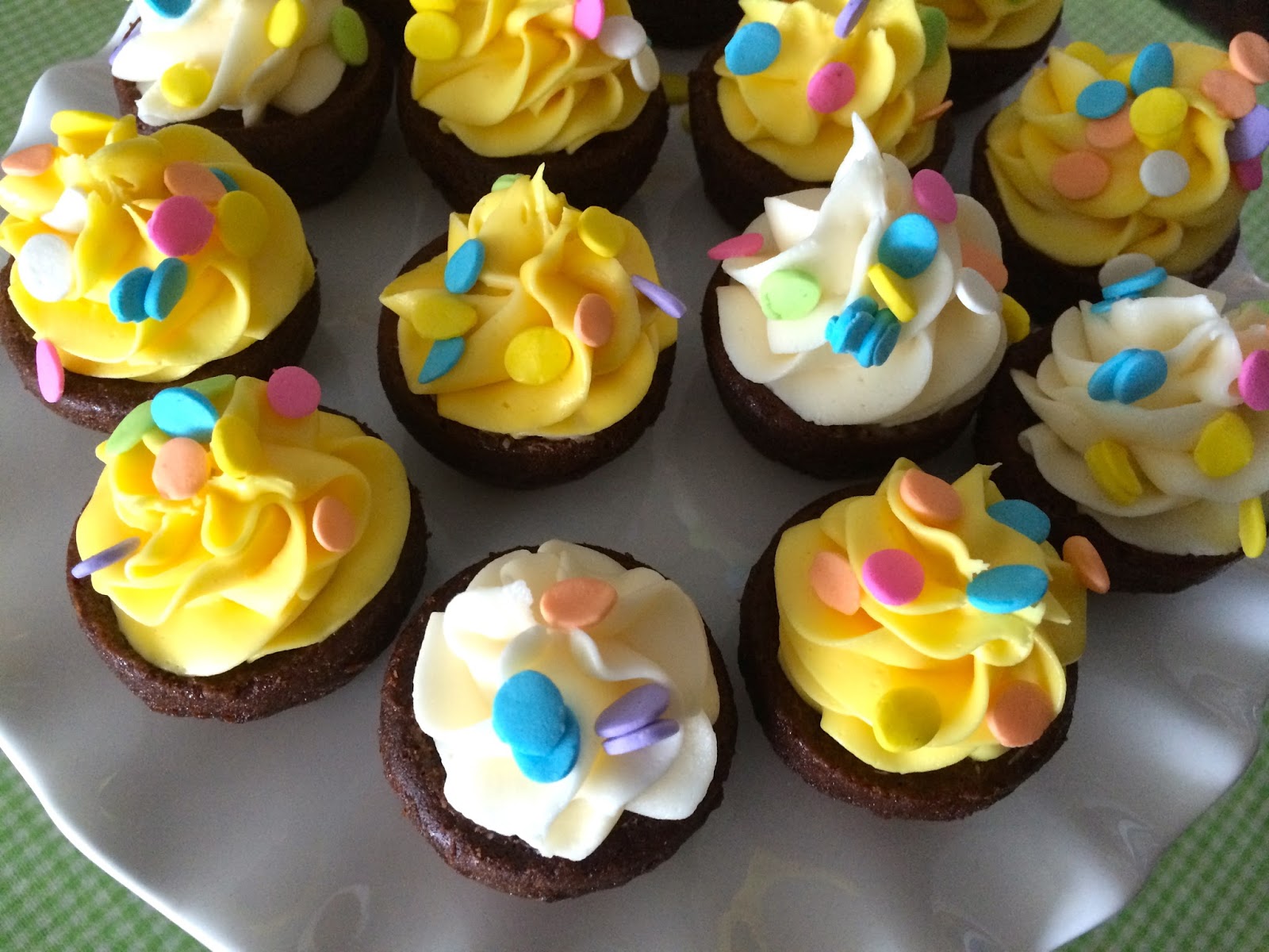 The Preppy Hostess Easter Brownie Bites