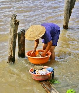Image%20result%20for%20Chiều%20bến%20sông,%20con%20buồn%20ra%20giặt%20áo