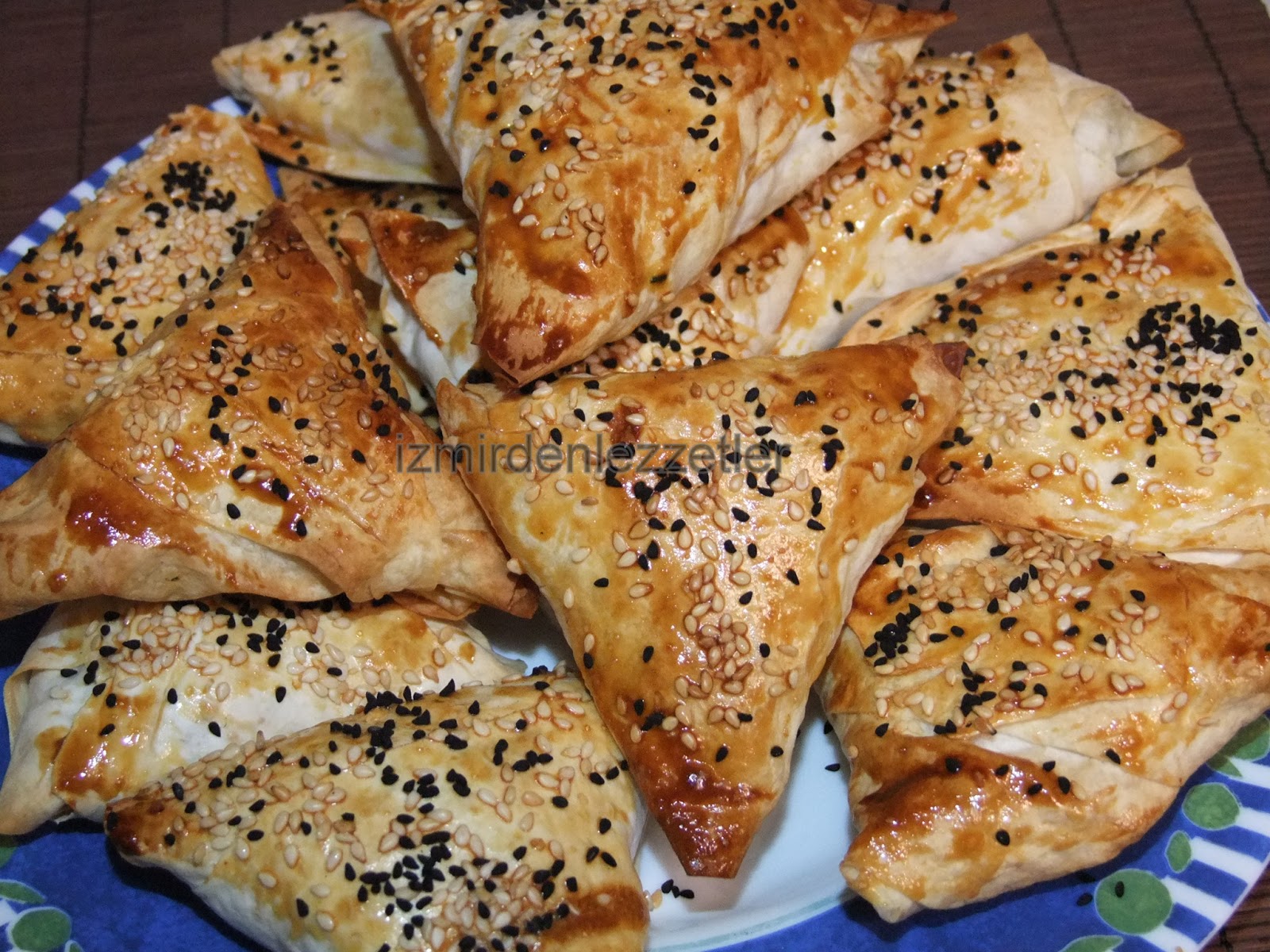 Otlu Muska Börek İzmirdenlezzetler