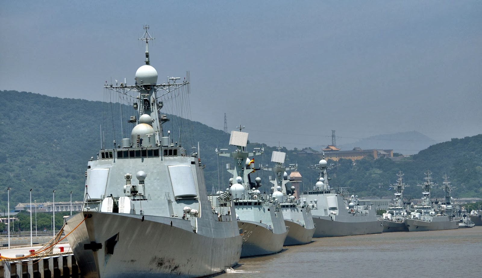 ARMADA DE CHINA - Página 2 Type+052D+Guided+Missile+Destroyer,+Type+052C+,+Peoples+Liberation+Army+Navy,+China,+Zhoushan+naval+base+5+Type+052C+operational+export+pakistan+upgraded+missile+s-300+hqq-9+surface+to+air+destroyed+fired+teste+(7)