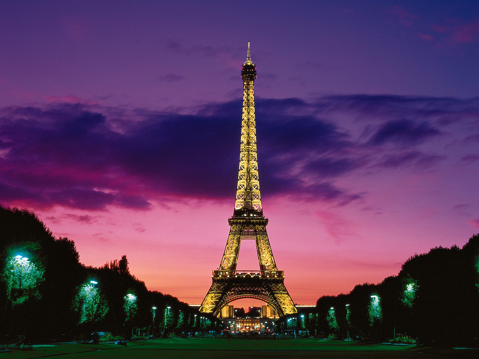 http://1.bp.blogspot.com/-OgR-0xy_w6Y/TinOA2B2-fI/AAAAAAAAAb8/5aMLxeWobEk/s1600/eiffel_tower_at_night_paris_france-normal.jpg#courage%20the%20cowardly%20dog%20eiffel%20tower
