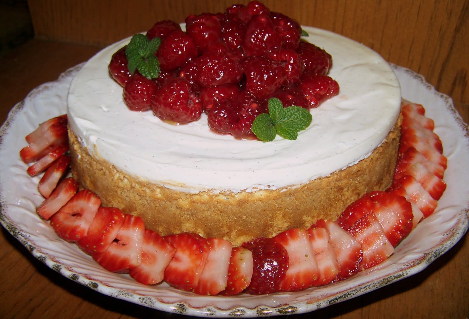 TheKitchenCookie: Pure and Simple Vanilla Bean Cheesecake