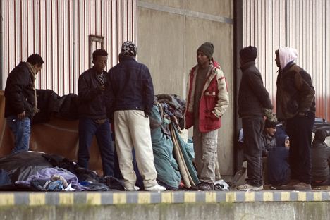 illegal immigrants smuggling themselves into britain illegal immigrants smuggling themselves into britain