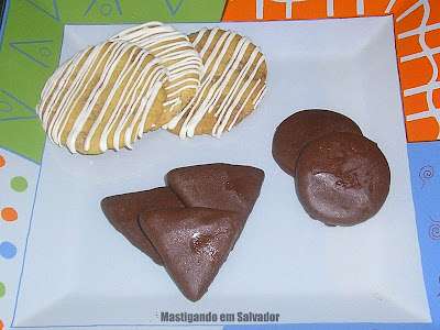 Miss Cookies: Cookies com pedaços de Chocolate e Cookies cobertos de Chocolate