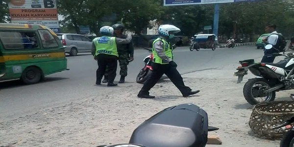 Polantas yang Hentikan Mobil di JORR Tak Salah,Polisi Imbau Pengemudi Xpander Muncul ke Publik