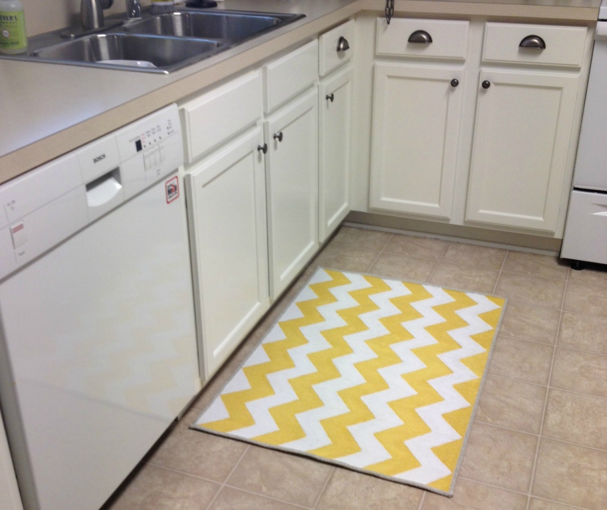 Wonderfully Made Painted {Chevron} Rug Tutorial