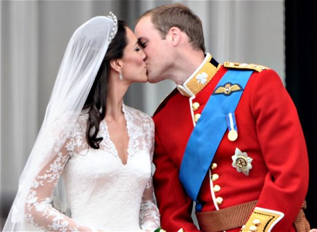 william kate kiss. William and Kate Kiss on