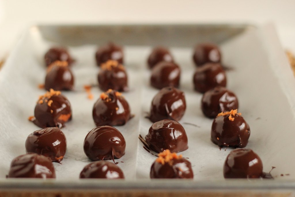 Homemade Butterfinger Bonbons | 15 Christmas Candy Recipes Every Kid Will Love | Homemade Recipes