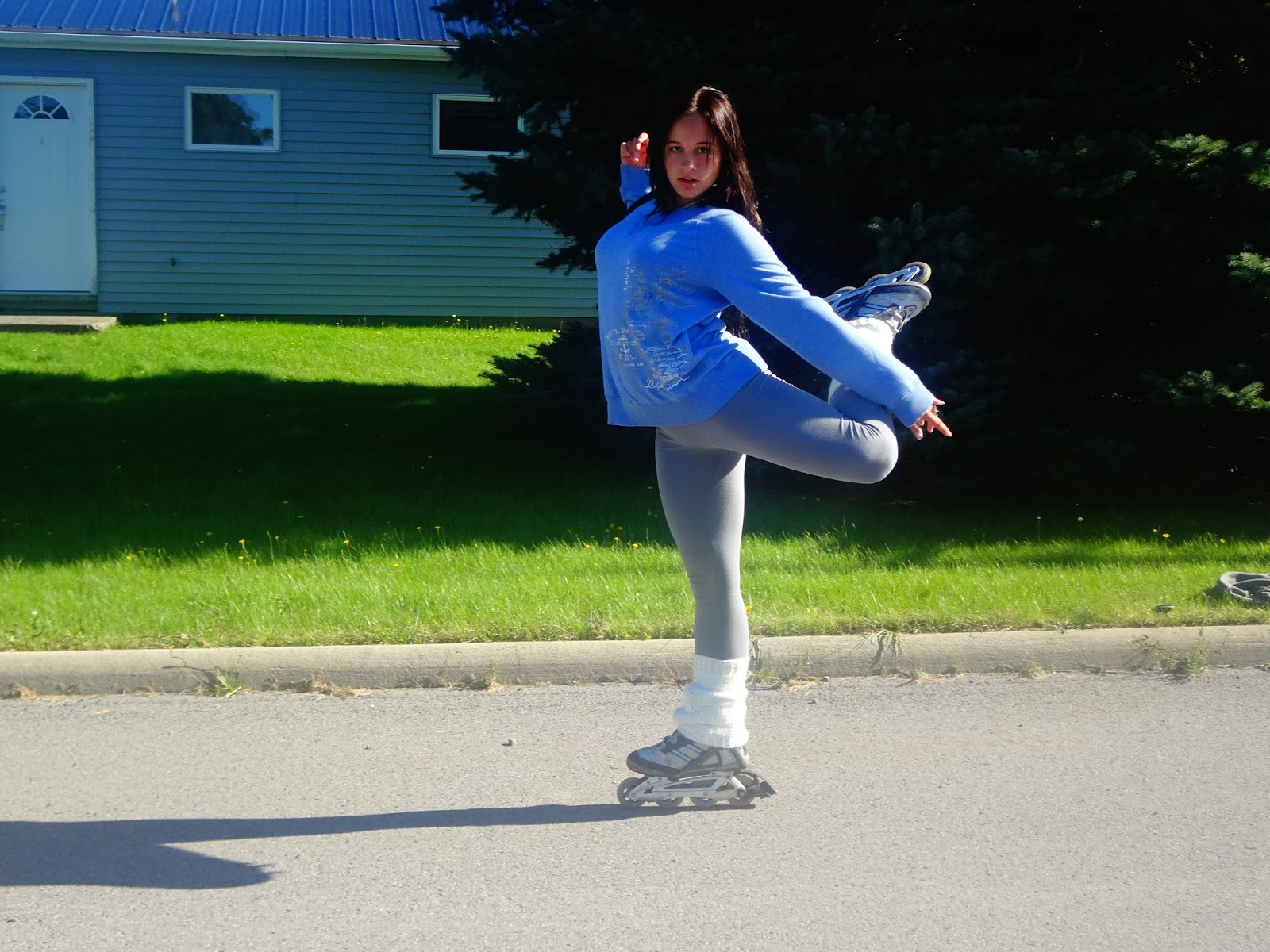 Sammie Girl 3 Rollerblading Photo Shoot