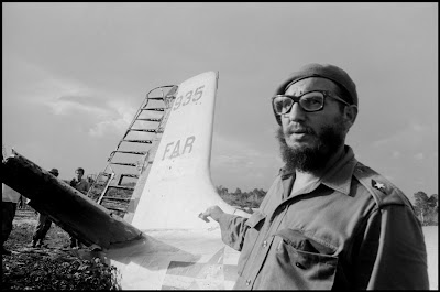 [Image: CUBA.+1961.+Fidel+CASTRO+on+the+beach+at...rces.2.jpg]