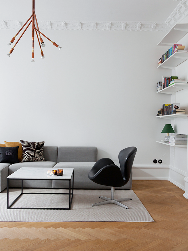 this living room | Swan Chair by Arne Jacobsen