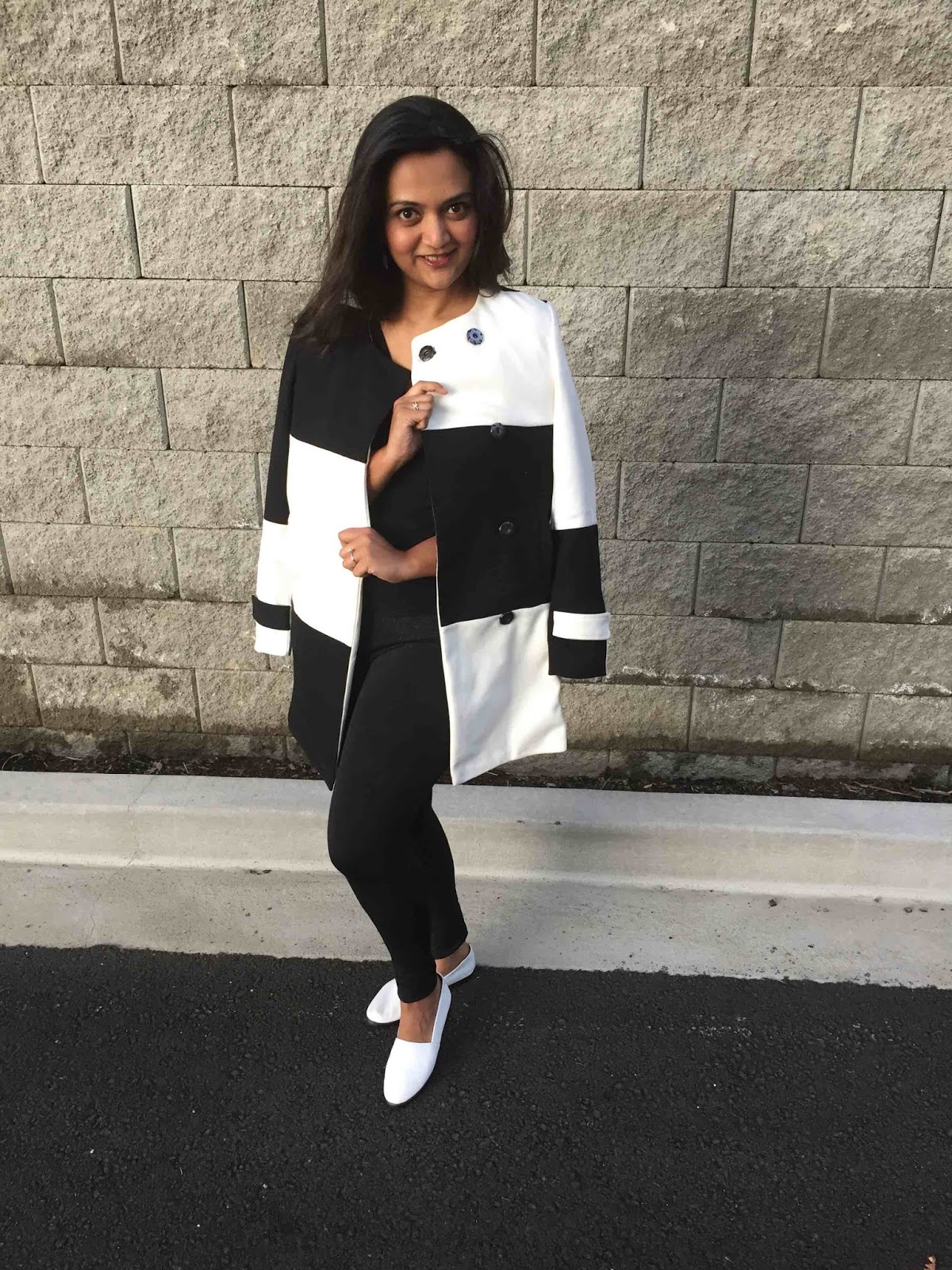 black and white coat, monochrome look, kahini kreative reviews, seattle fall fashion, ananya, white coat