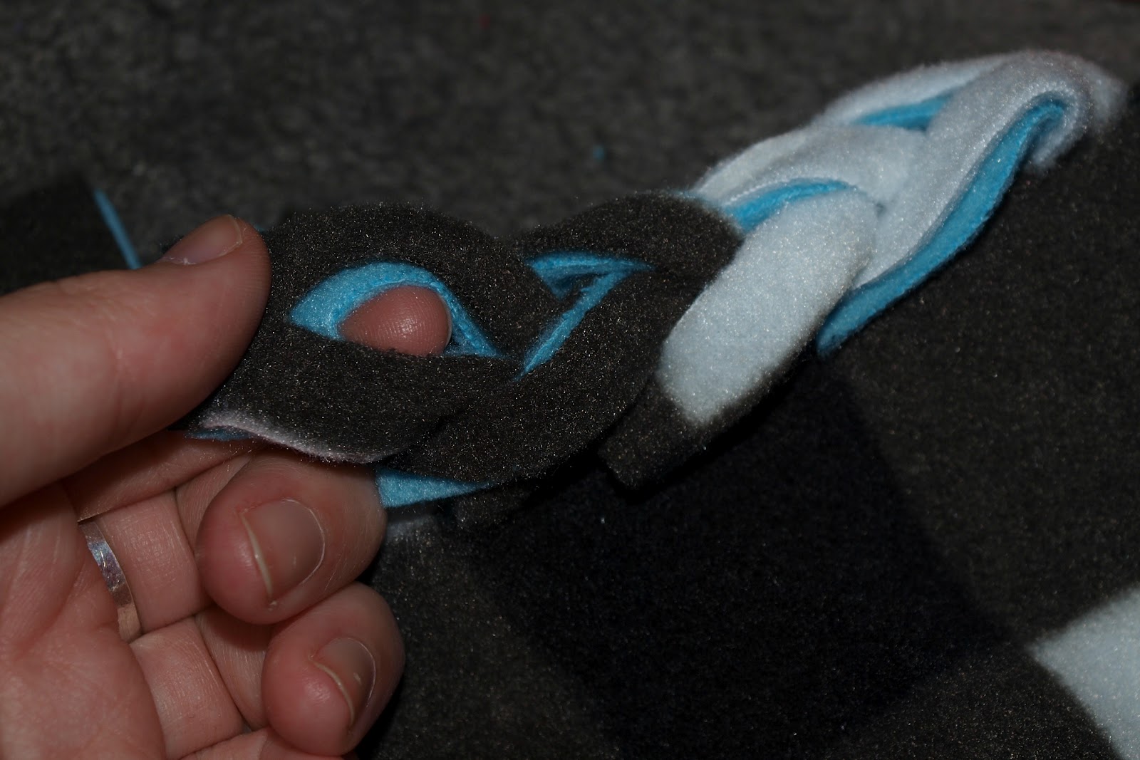 Elemental Carbon: Fleece Blanket with Crocheted Edge // DIY