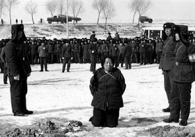 Inilah Foto Eksekusi Mati Koruptor Wanita di China