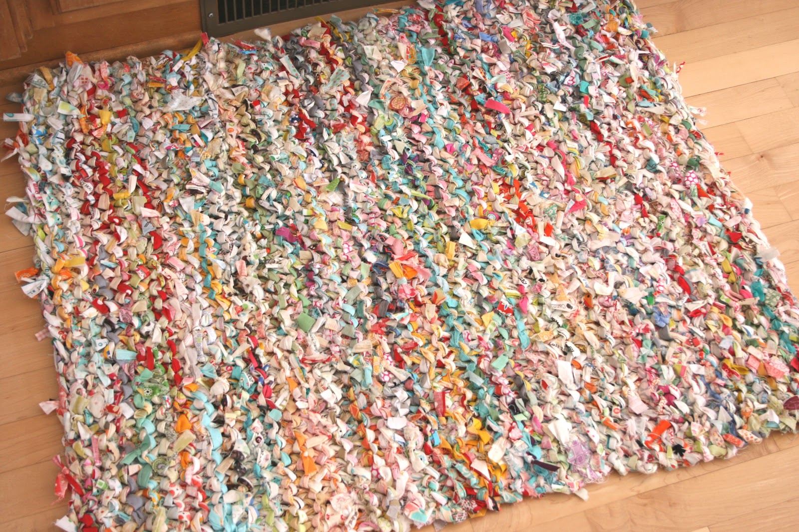 crazy mom quilts: crazy mom quilts: one way to knit a rag rug