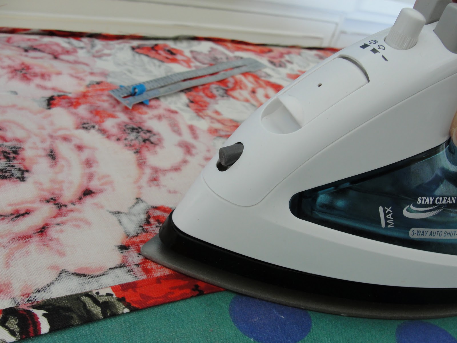 one half world How to sew a table skirt