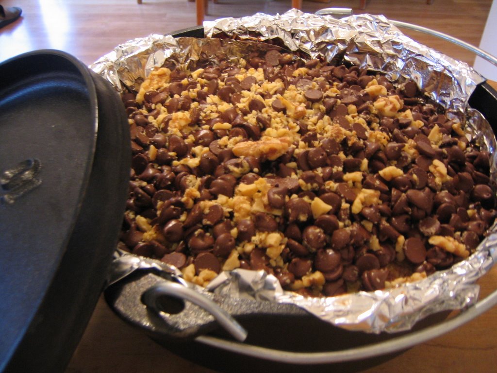 What's Cookin? Dutch Oven Missisippi Mud Cake