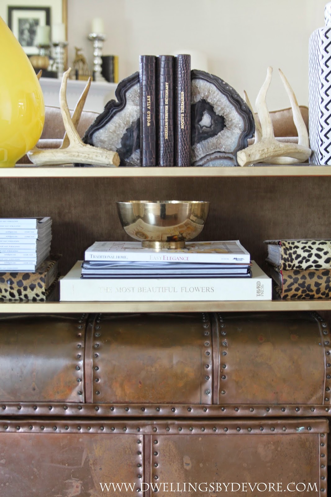 Dwellings By DeVore One Table Two Different Looks