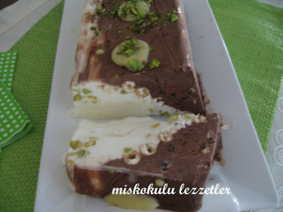 Fıstıklı Kaymaklı Bitter Çikolata Parçalı Dondurmalı Mozaik Pasta