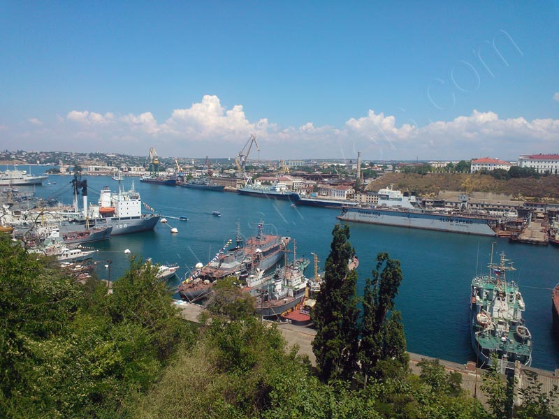 Docking ships in Pivdenna bay 