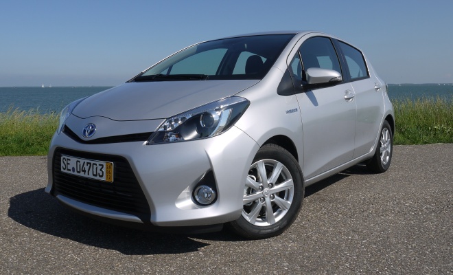 Toyota Yaris Hybrid front view