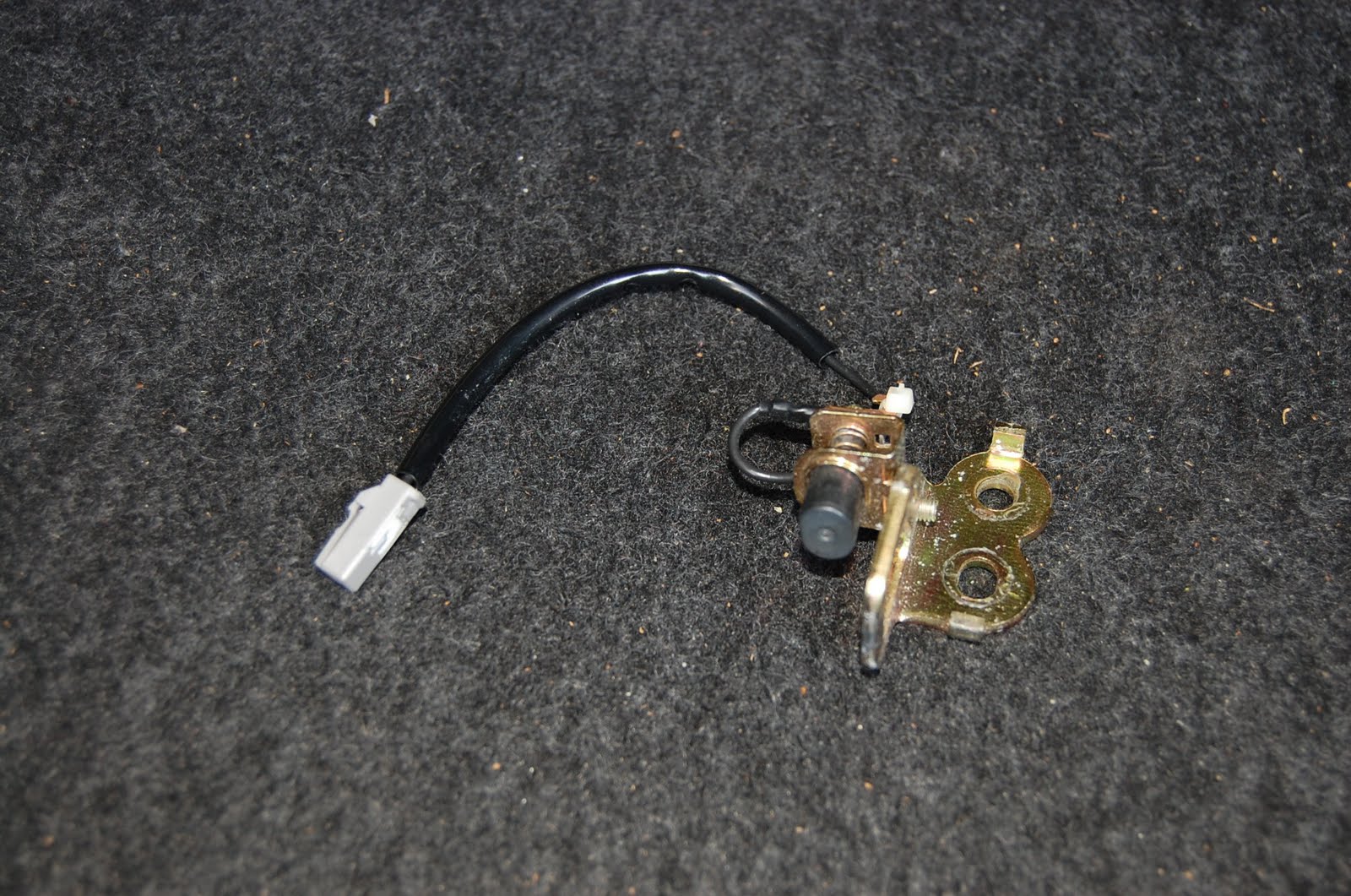 Corolla DIY DIY Trunk Light Switch Replacement Corolla 93 97