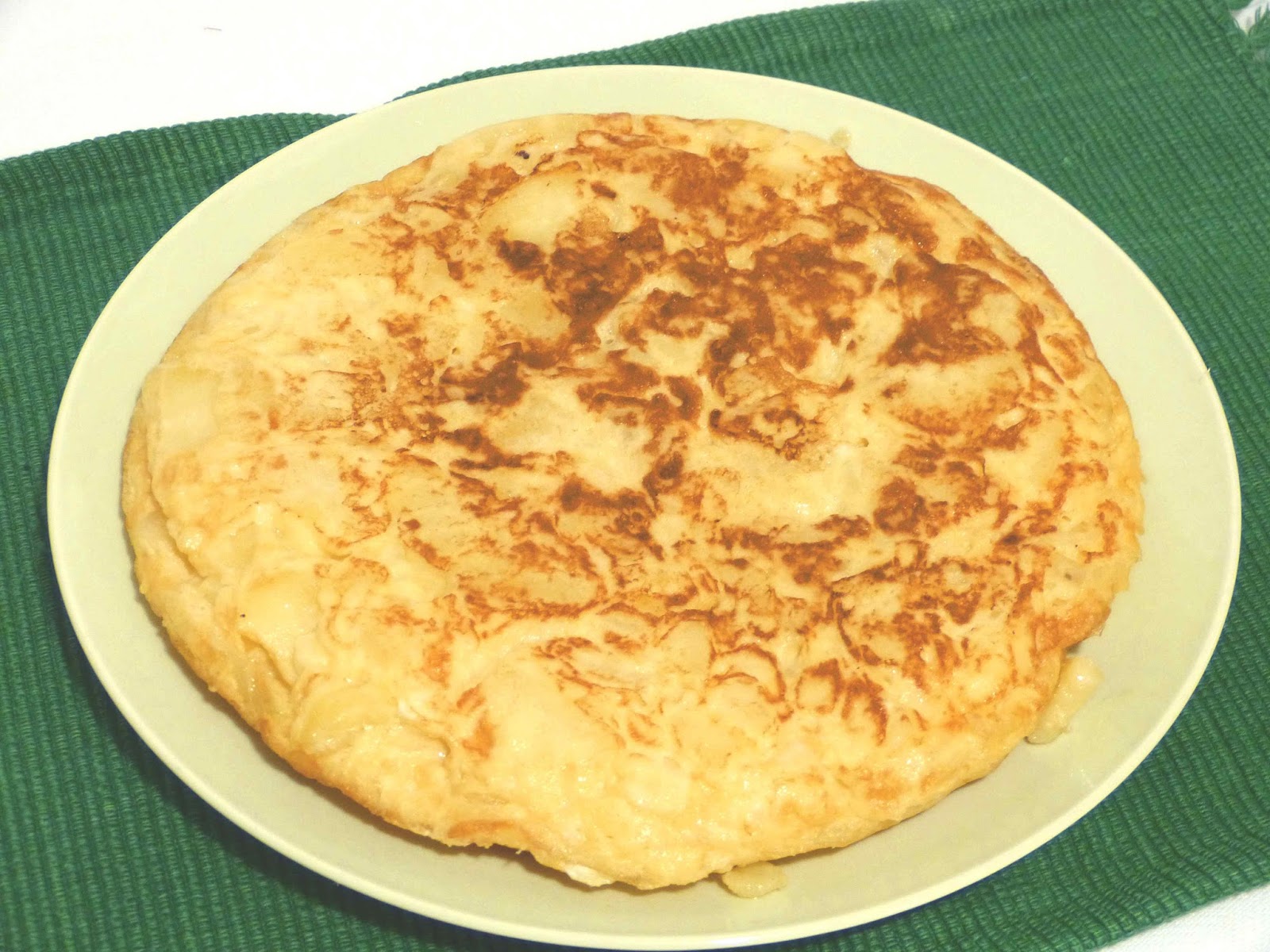 TORTILLA DE PATATAS o TORTILLA ESPAÑOLA (En microondas) Entre Fogones