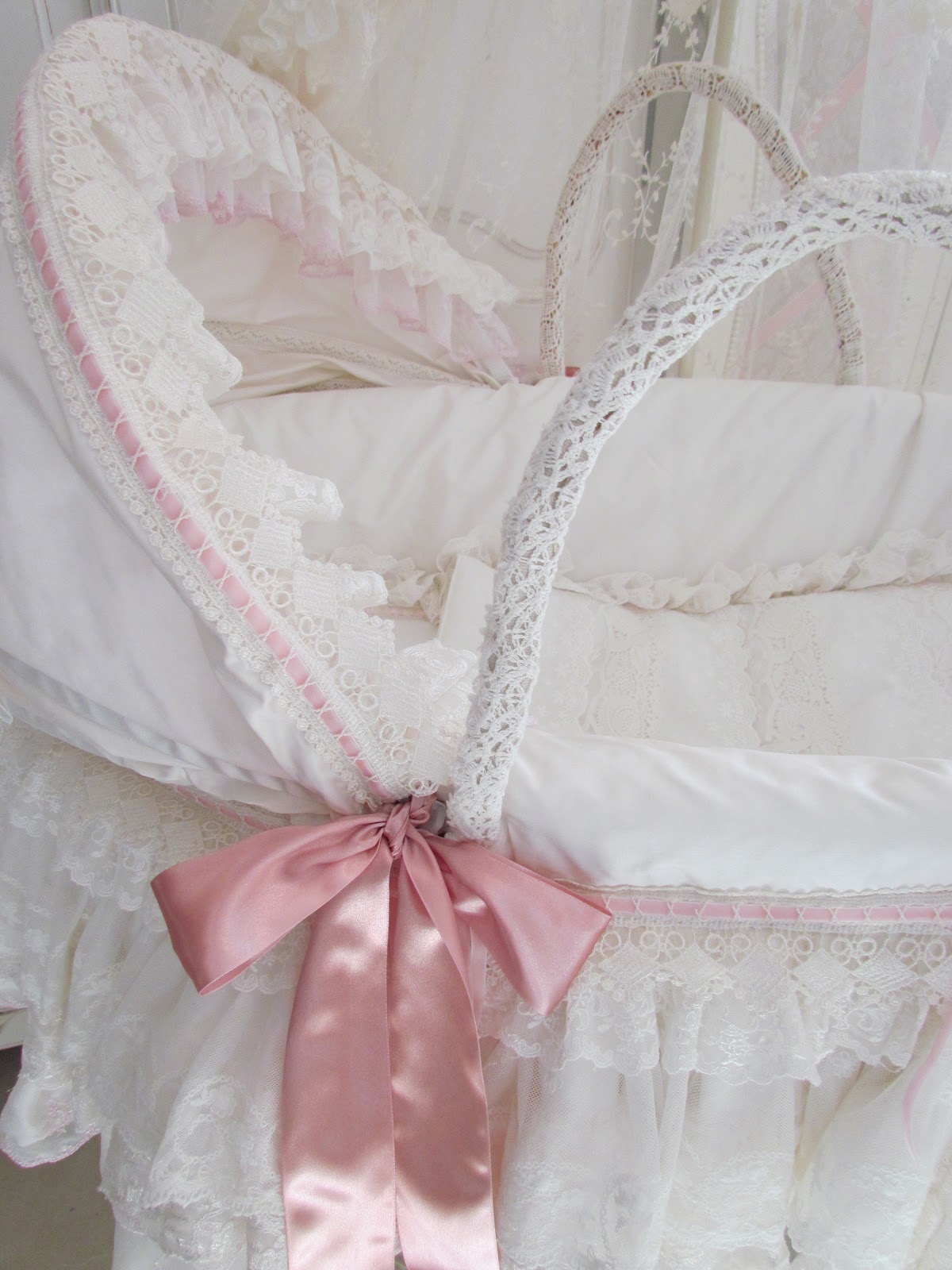 Angela Lace Cream Silk Moses Basket