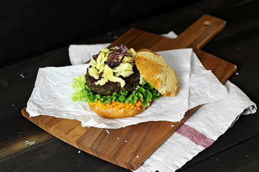 Rezept vegetarisch Spätzle-Linsenburger im Laugenbrötchen Holunderweg18