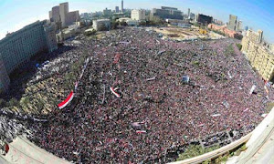 عاد الميدان كما كان أيام الثورة انتظارا لفوز محمد مرسي بالرئاسة أمام أحمد شفيق