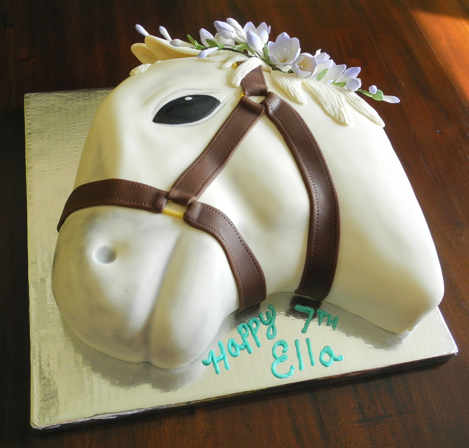 Debby's Cakes My Daughter's White Horse Cake