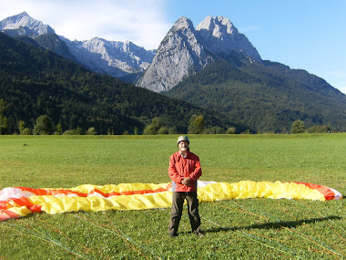 Tandem paraglider