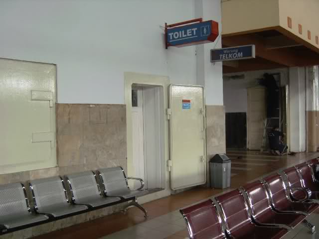 Rail Crew Fasilitas Kereta Api